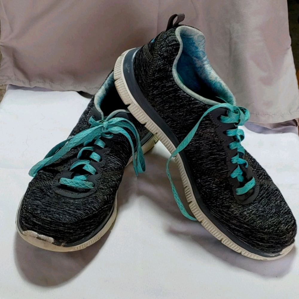 Sketchers Sneakers